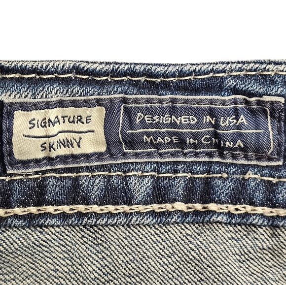 Miss Me Distressed Whiskered Signature Skinny Jeans EUC - Picture 8 of 16